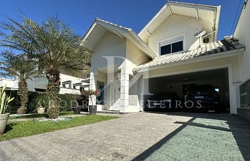 Casa com 3 quartos e piscina na Pedra Branca, Palhoça