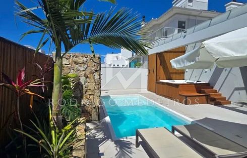 Casa térrea mobiliada com piscina e jacuzzi na Pedra Branca, Palhoça/SC