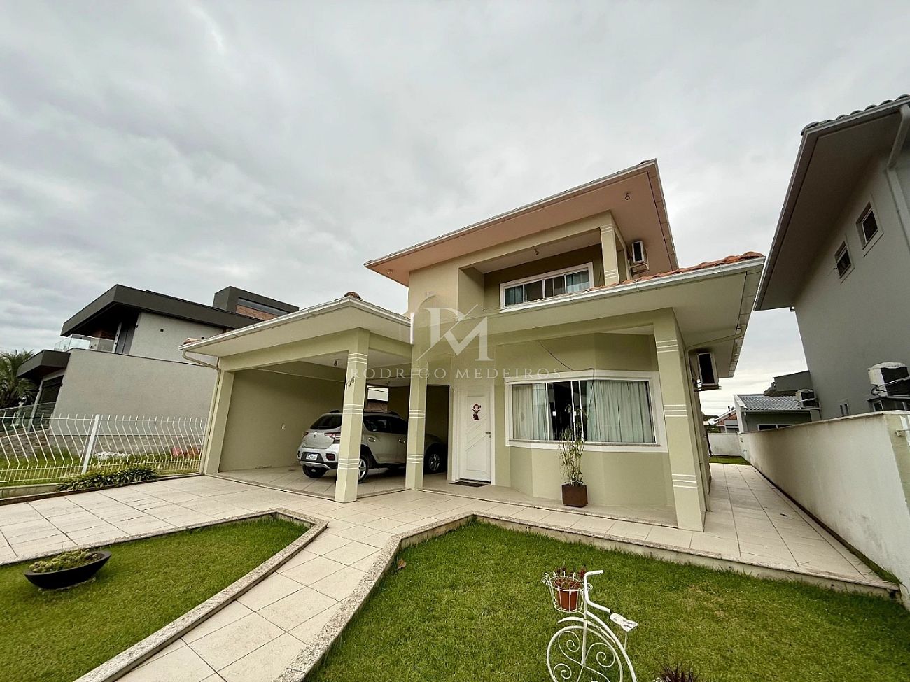 Casa com 4 quartos e vista para a Pedra Branca, Palhoça