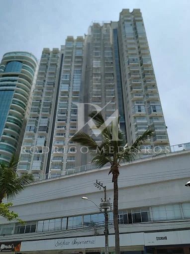 Apartamento com vista mar e 3 quartos à venda no Centro de Balneário Camboriú/SC
