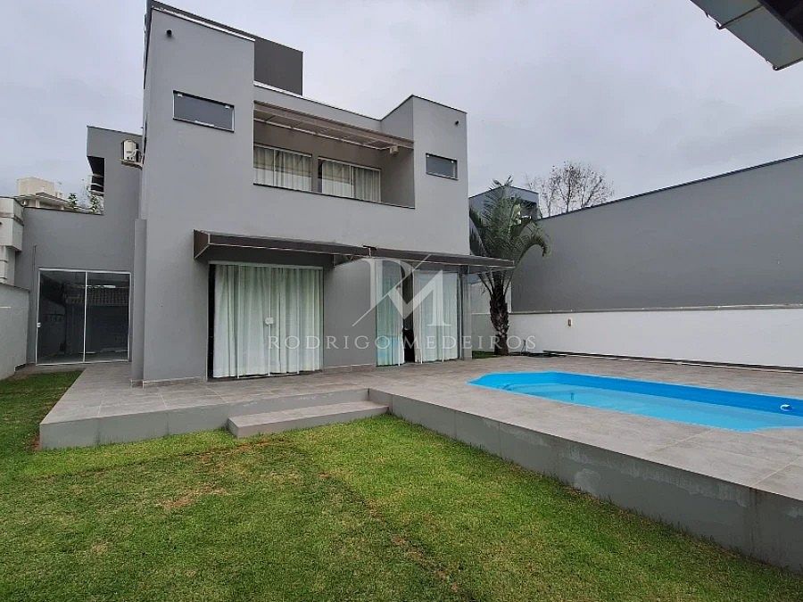 Casa mobiliada com 5 quartos e piscina na Pedra Branca, Palhoça/SC