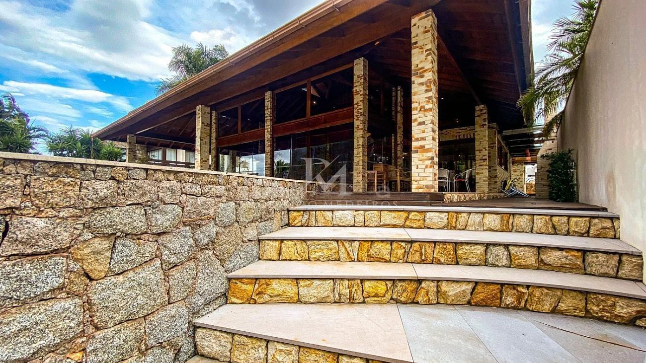 Casa com vista para o mar e 3 suítes em Jurerê Internacional, Florianópolis-SC