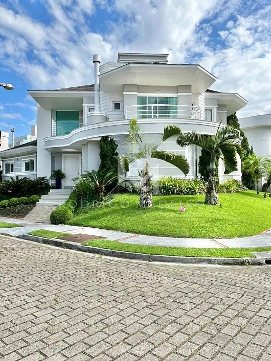 Casa com 4 suítes à venda Jurerê Internacional em Florianópolis-SC
