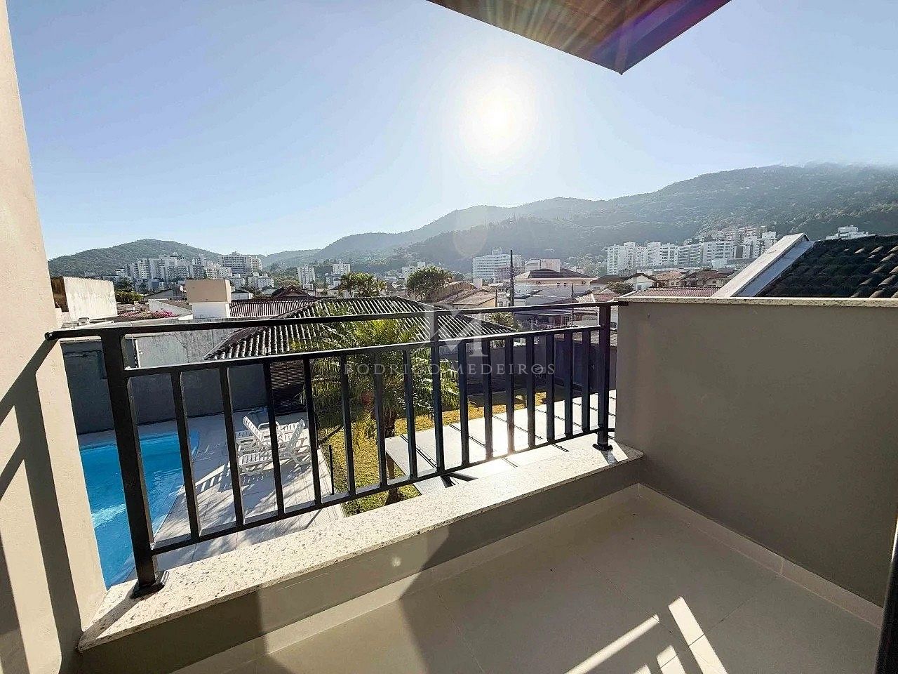 Casa moderna com 3 suítes no bairro Parque São Jorge, Florianópolis/SC