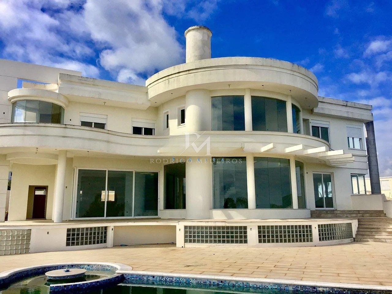 Casa com 6 suítes e vista mar em Florianópolis-SC