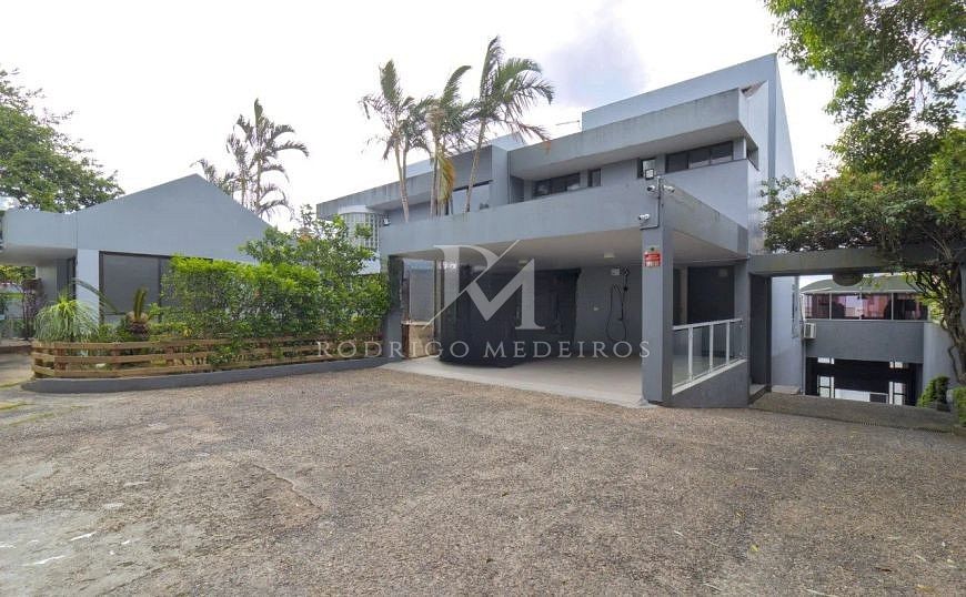 Casa com 5 dormitórios e vista para o mar no João Paulo, Florianópolis-SC