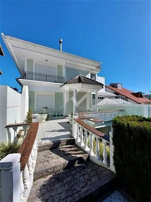 Casa mobiliada com 4 dormitórios no João Paulo, Florianópolis/SC