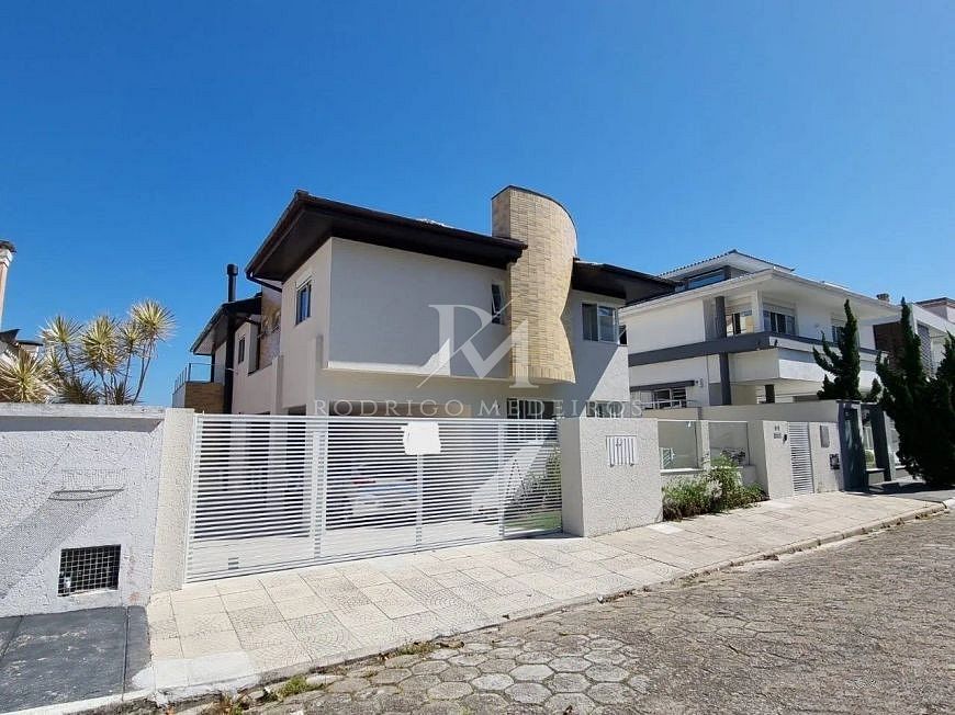 Casa com 5 dormitórios e vista para o mar no João Paulo, Florianópolis/SC
