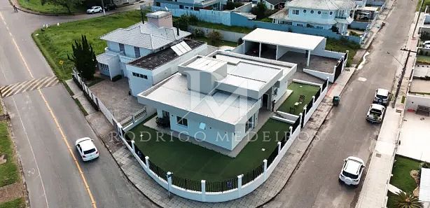 Casa térrea em terreno de esquina com 4 quartos na Pedra Branca, Palhoça/SC