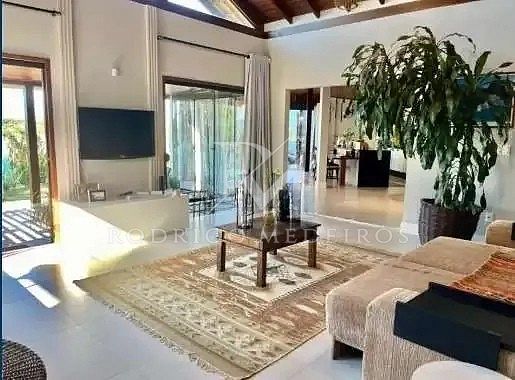 Casa com 3 dormitórios em frente à Lagoa Pequena no Campeche