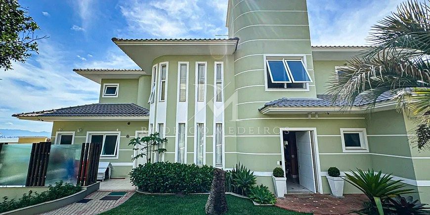 Casa frente mar com 4 suítes em Cacupé Florianópolis