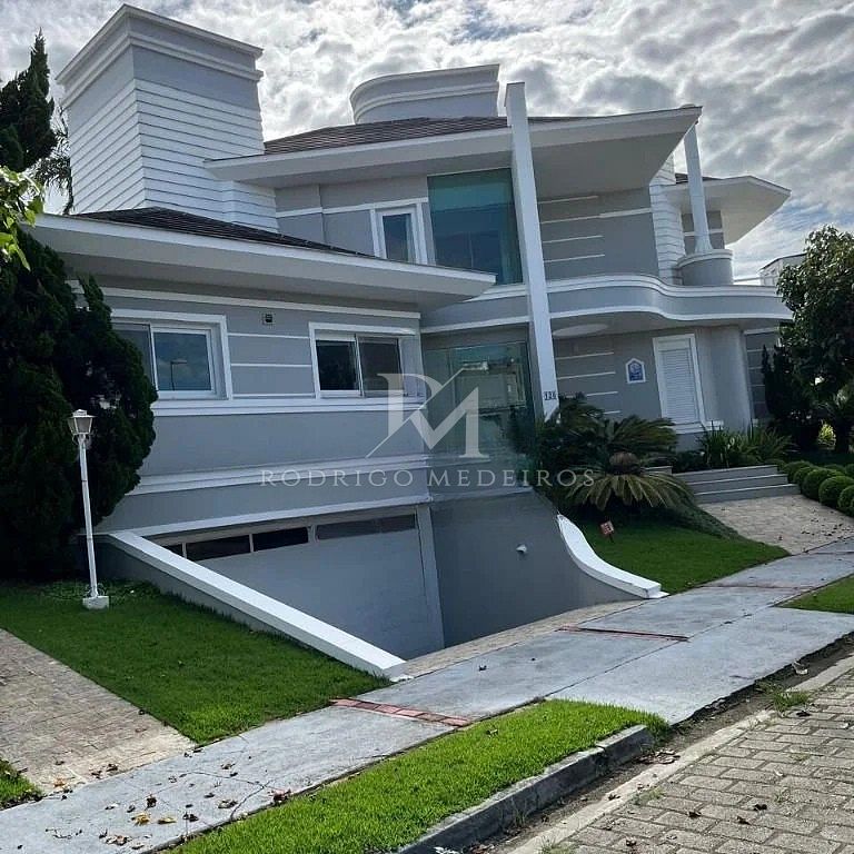 Casa em condomínio com 4 suítes, à venda em Jurerê Internacional-SC
