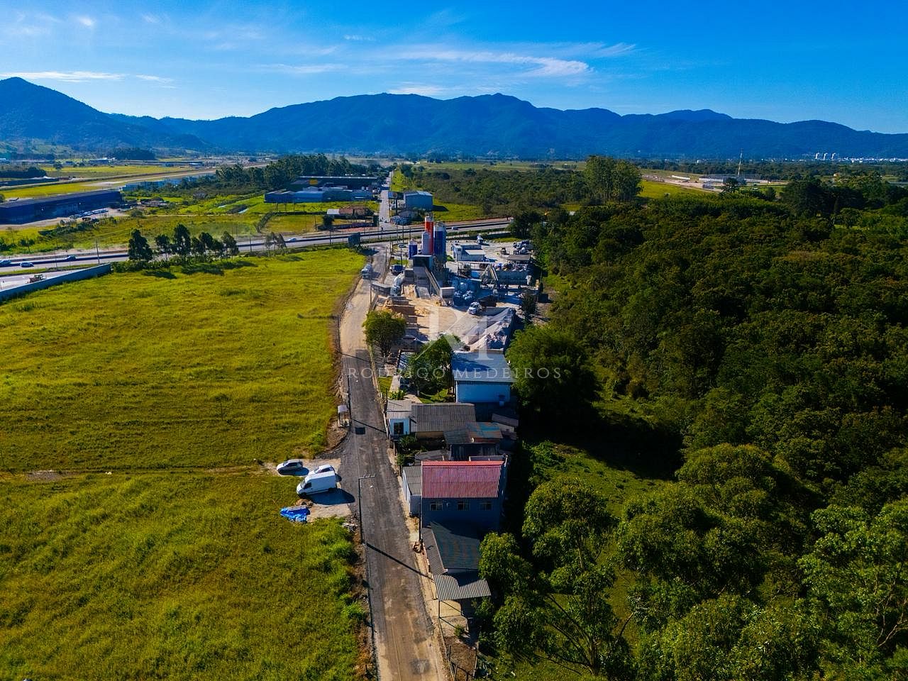 Terreno com frente para a BR-101 em Porto Belo SC