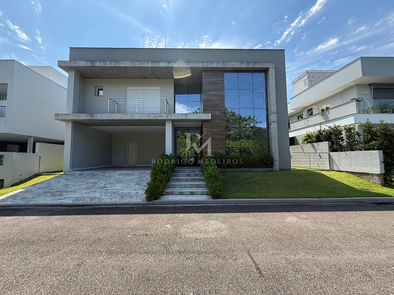 Casa em condomínio com 3 suítes na Cachoeira do Bom Jesus, Florianópolis-SC