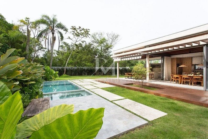 Casa em condomínio com 4 suítes na Cachoeira do Bom Jesus, Florianópolis/SC