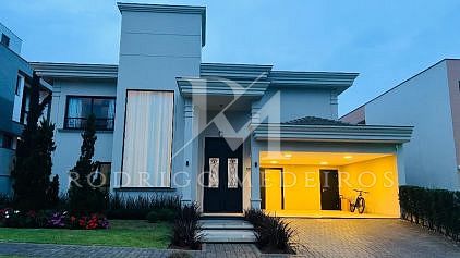 Casa em condomínio com piscina e 3 quartos na Pedra Branca, Palhoça