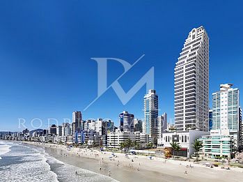 Apartamentos ultra luxo frente mar em Meia Praia, Itapema