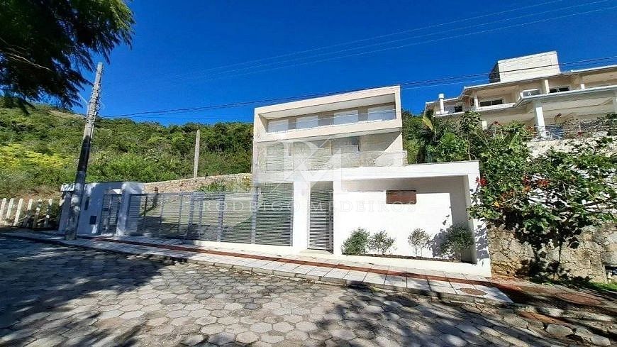 Casa de alto padrão com vista mar na Praia Brava, Florianópolis/SC
