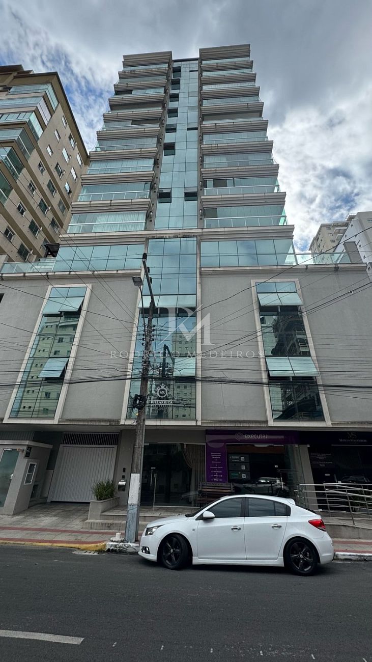 Apartamento mobiliado com 4 suítes em Meia Praia, Itapema