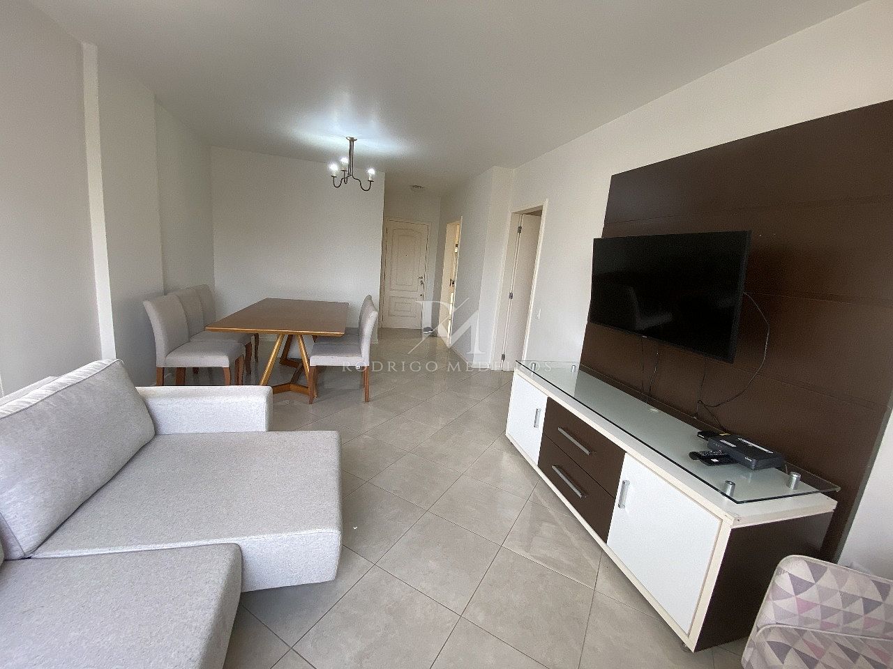 Apartamento com 3 dormitórios (1 suíte) e dependência no Centro de Florianópolis