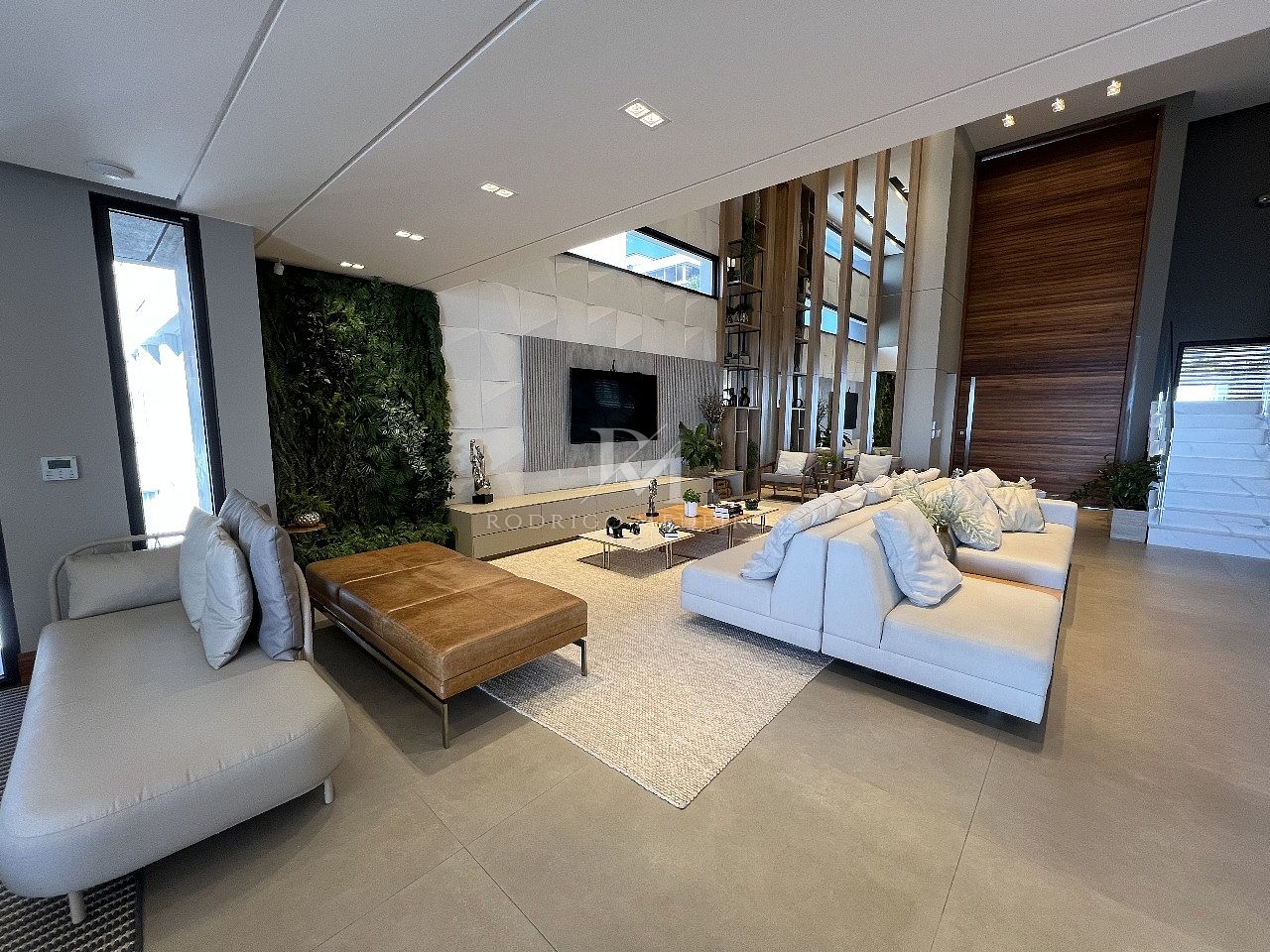 Casa com 4 suítes no Bosque das Mansões – São José