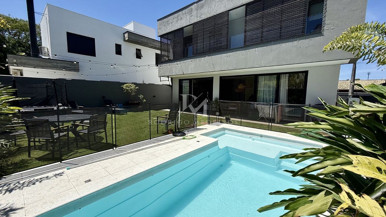 Casa em condomínio com 3 suítes à venda no Campeche, Florianópolis/SC