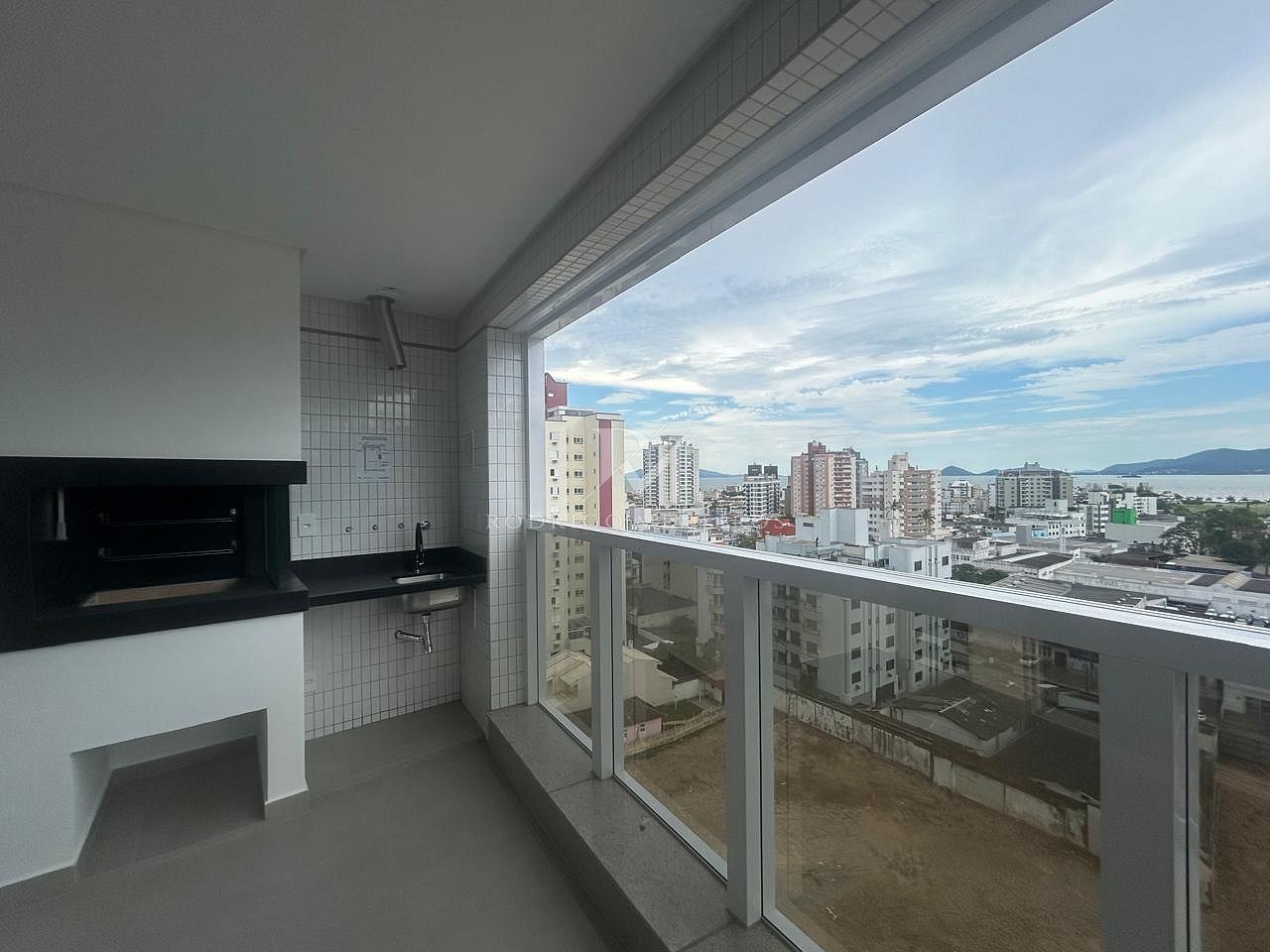 Apartamento 3 suítes à venda Estreito Florianópolis