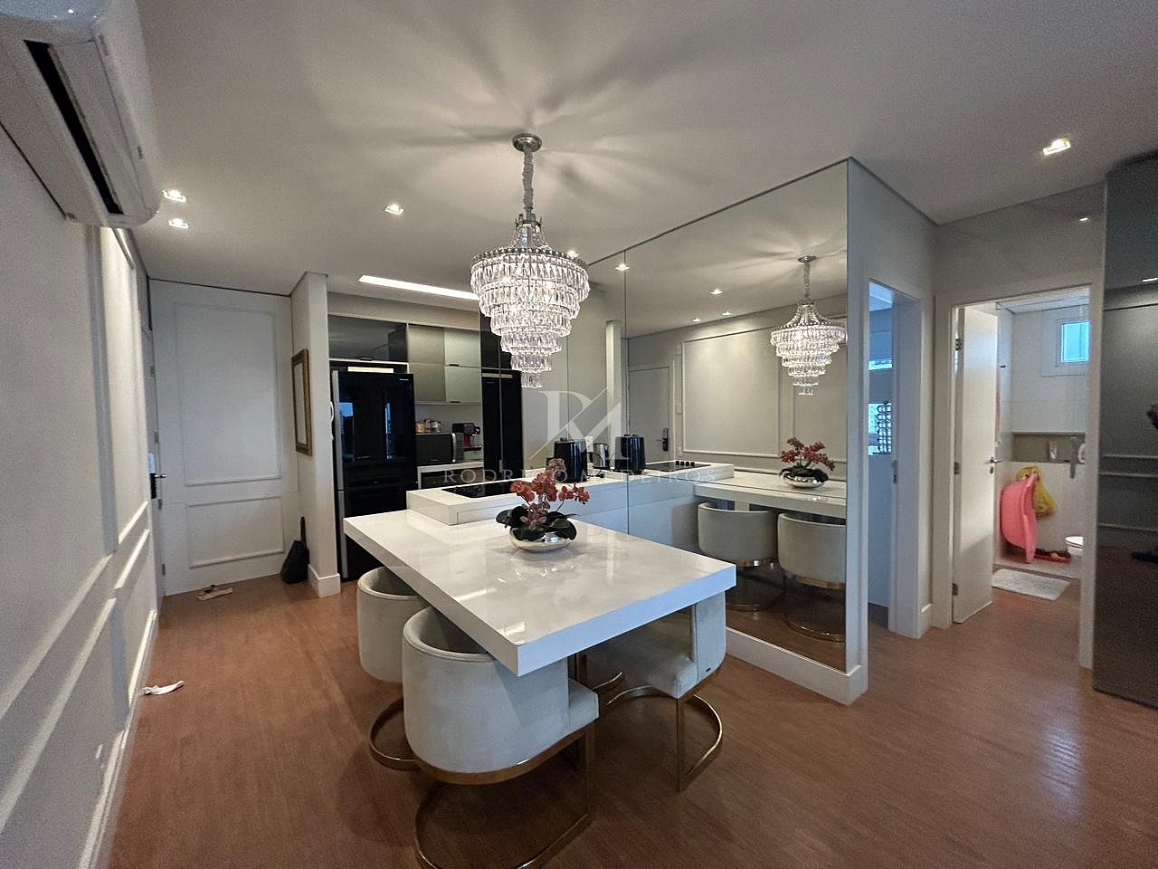 Apartamento 2 dormitórios à venda no Centro de Florianópolis