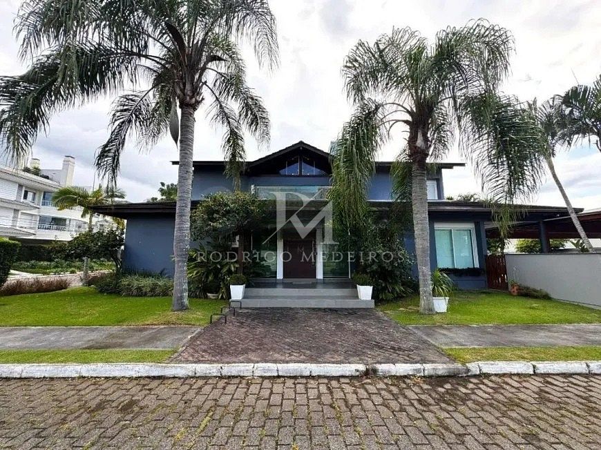 Casa 3 suítes à venda em Florianópolis com 237m²