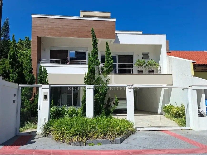 Casa com 3 quartos em Coqueiros, Florianópolis