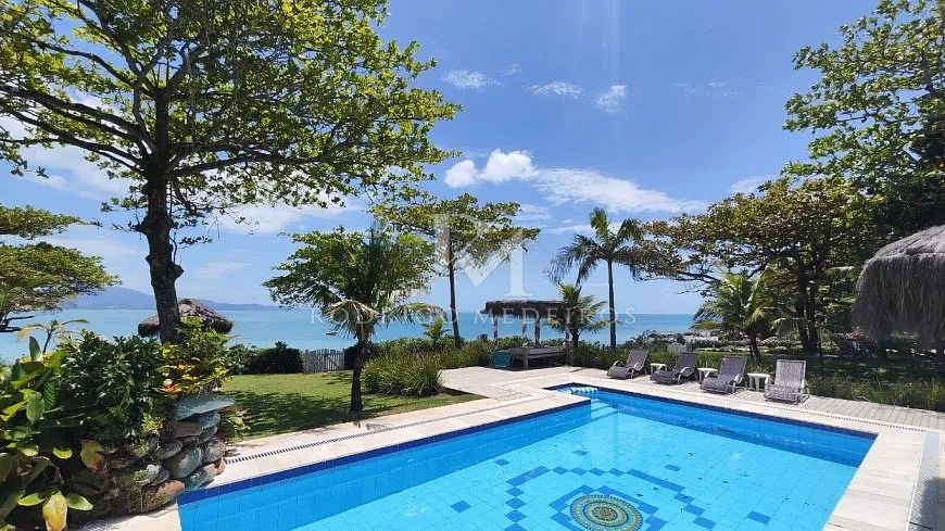 Casa pé na areia em Condomínio com 5 suítes à venda em Canajurê, Florianópolis