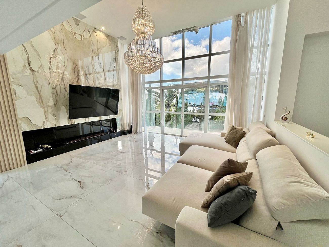 Casa com 4 suítes à venda no Condomínio Porto Riviera na Praia Brava em Itajaí