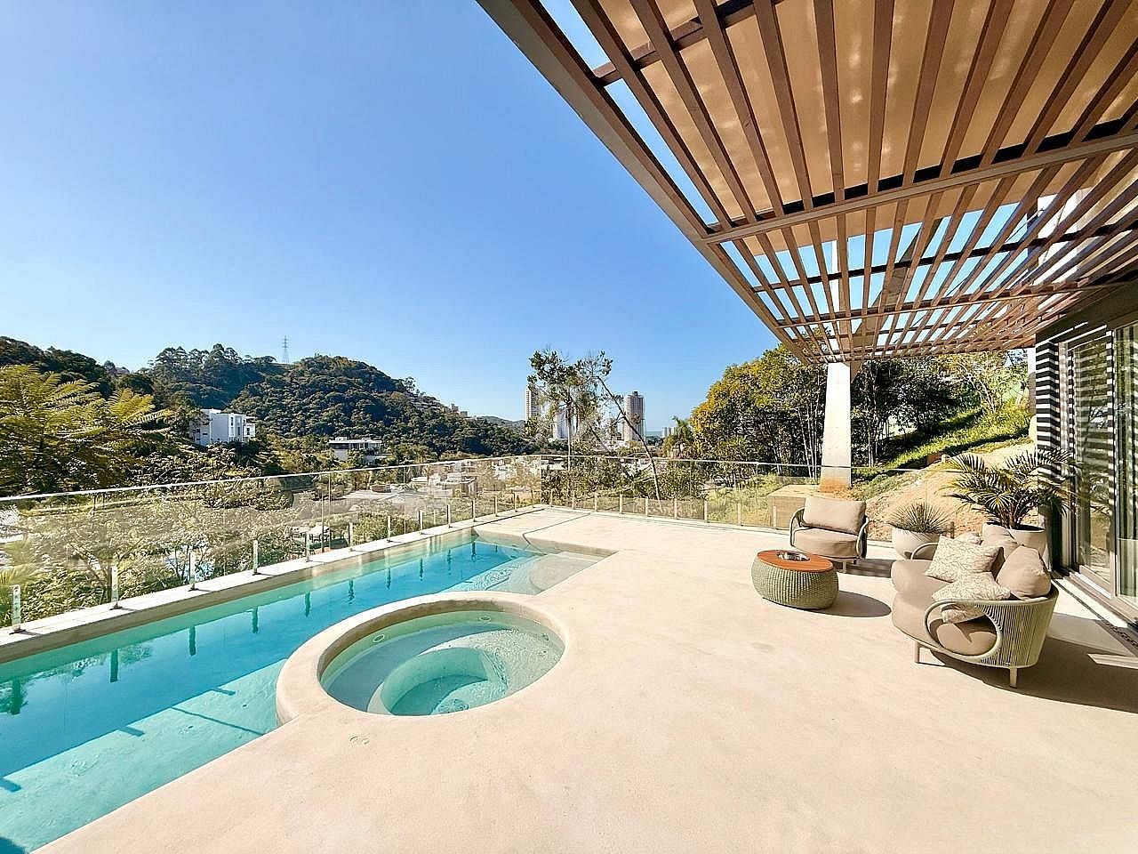 Casa com 5 suítes à venda no Condomínio Horizontal Praia Brava em Itajaí