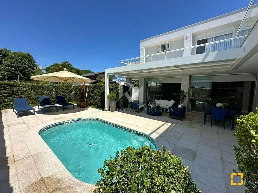 Casa pé na areia com 5 suítes à venda na Cachoeira do Bom Jesus em Florianópolis