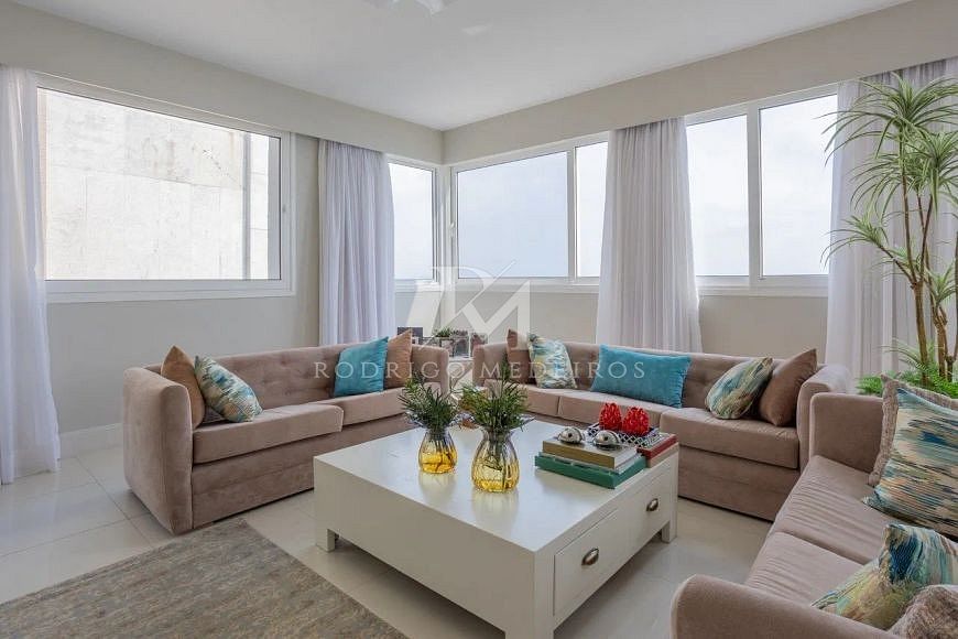 Cobertura duplex com vista mar à venda na Beira-Mar, Florianópolis