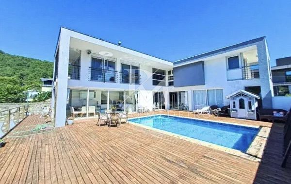 Casa em condomínio com 4 dormitórios à venda no Itacorubi em Florianópolis