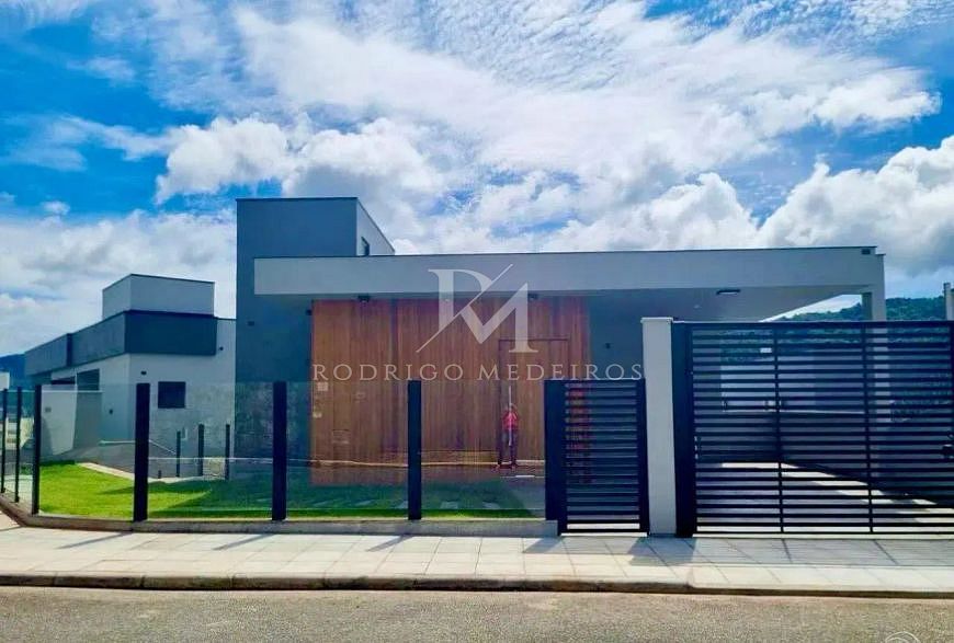 Casa com 3 suítes, 360m² e piscina no Córrego Grande em Florianópolis