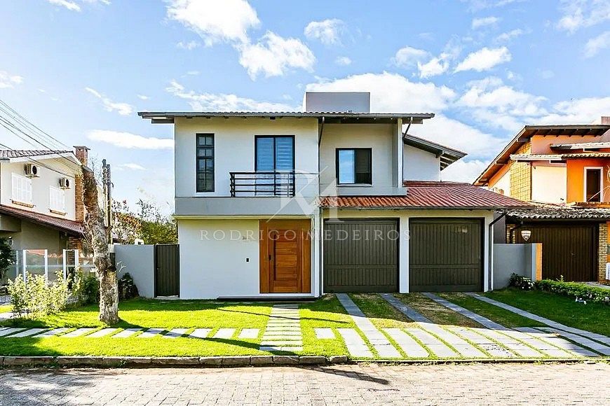 Casa com 4 suítes e piscina à venda em Jurerê Internacional – 350m²