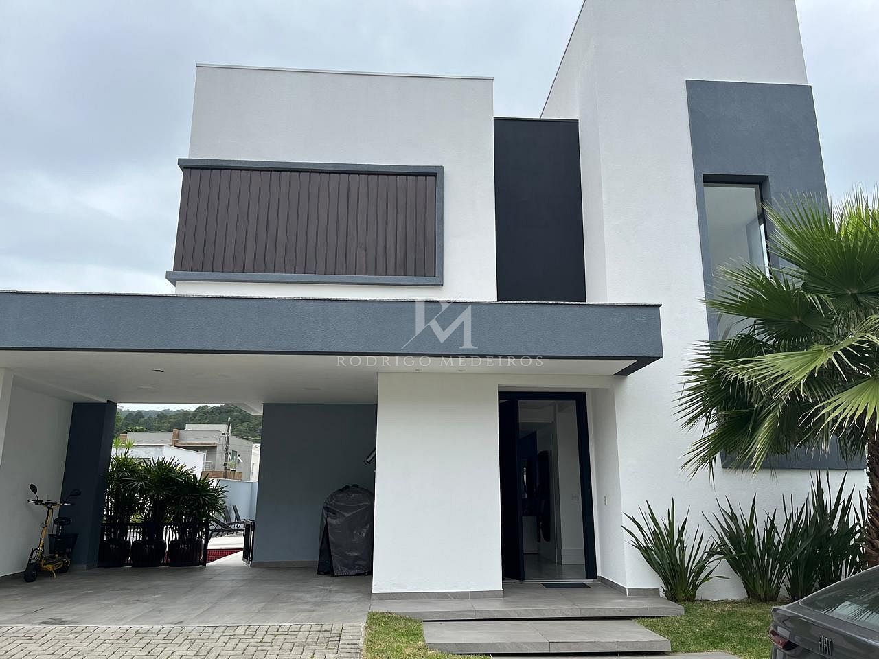 Casa em condomínio com 4 quartos em Balneário Camboriú