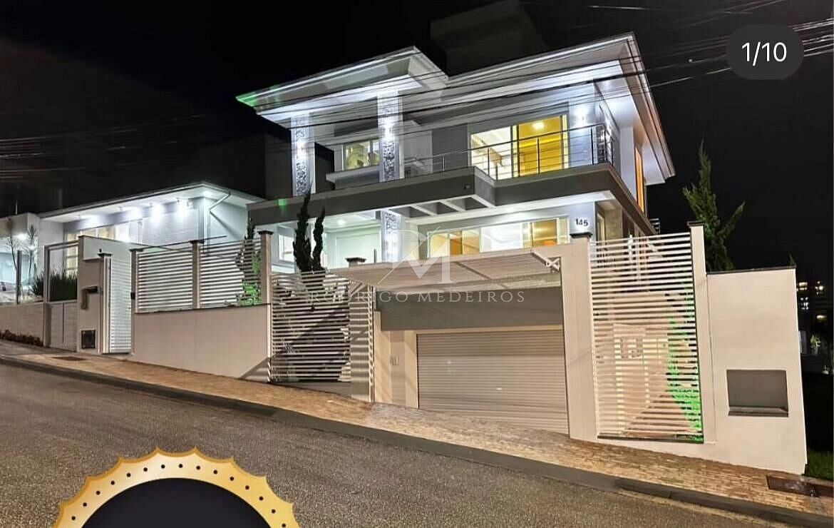 Mansão Triplex com 4 Suítes à Venda em Pedra Branca, Palhoça