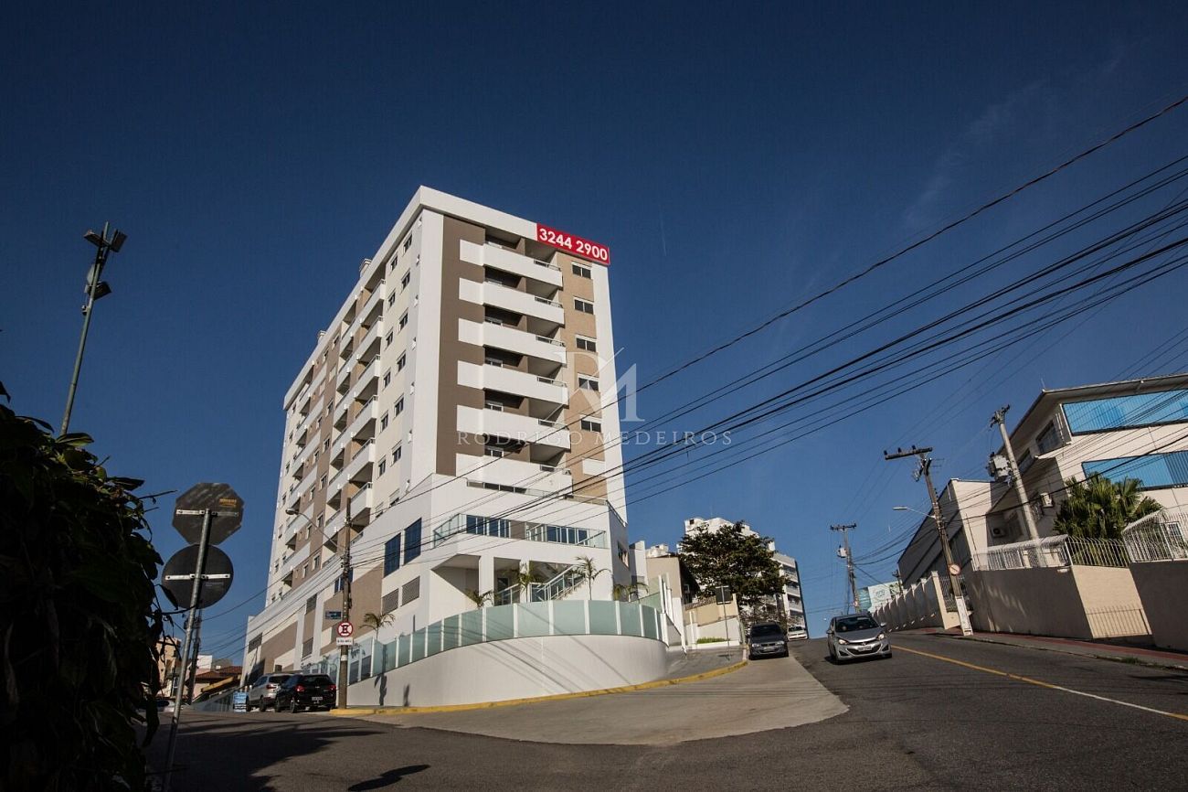 Apartamento à venda no bairro Capoeiras em Florianópolis/SC