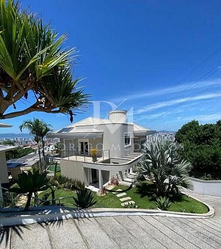 Luxuosa casa com 4 suítes e 1.000 m² à venda no Bosque das Mansões, São José/SC