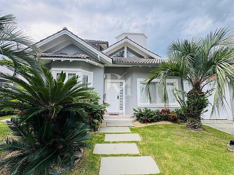 Casa 4 dormitórios (3 suítes), Churrasqueira, Piscina e Horta, Jurerê Internacional, Florianópolis-SC