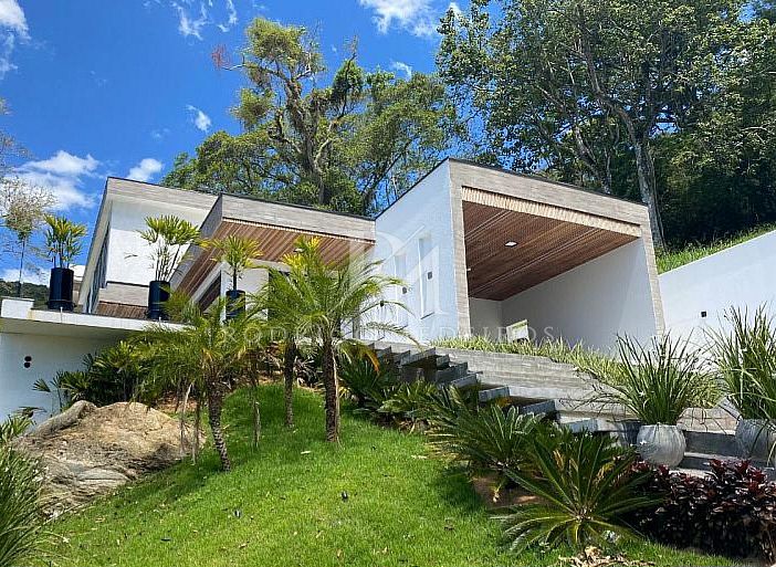 Casa 4 Suítes, Piscina, Churrasqueira com Vista Para o Mar - Balneário Camboriú/SC