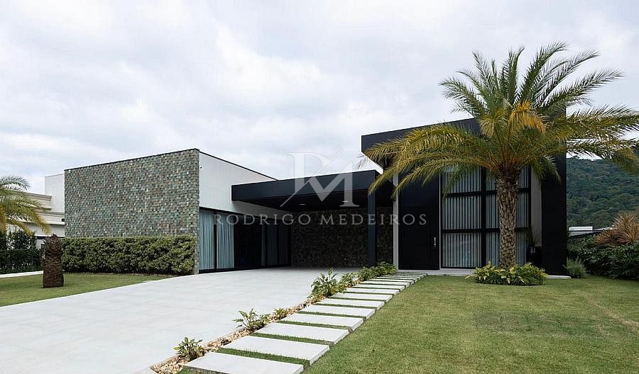 Casa 688 m², 4 Suítes, Mobiliado - Itapema-SC