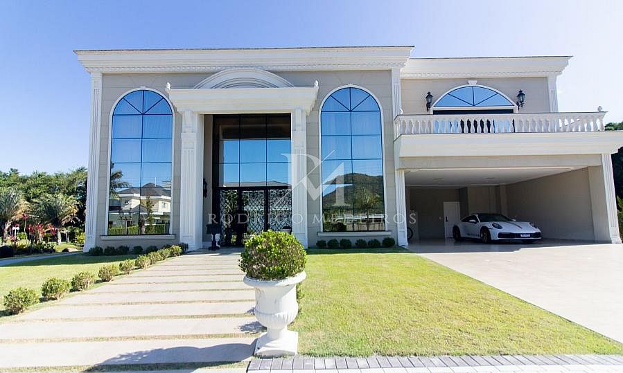 Casa em Condomínio com 3 Suites, Mobilia Luxuosa - Itapema/SC