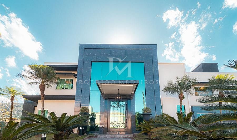 Casa Mobiliada, 3 Suítes Piscina, Jardim eTerraço - Itapema-SC