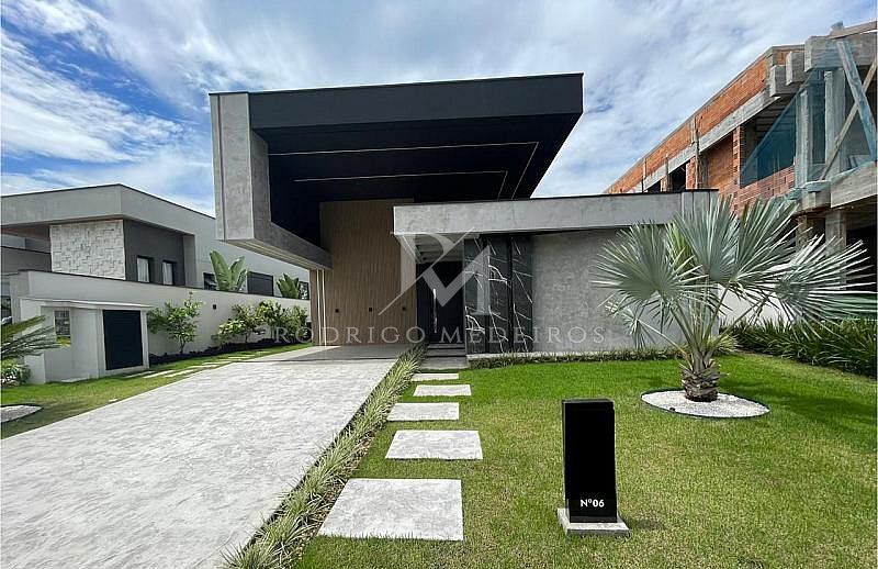 Casa Mobiliada, 4 Dormitórios (3 Suítes) - Camboriú/SC