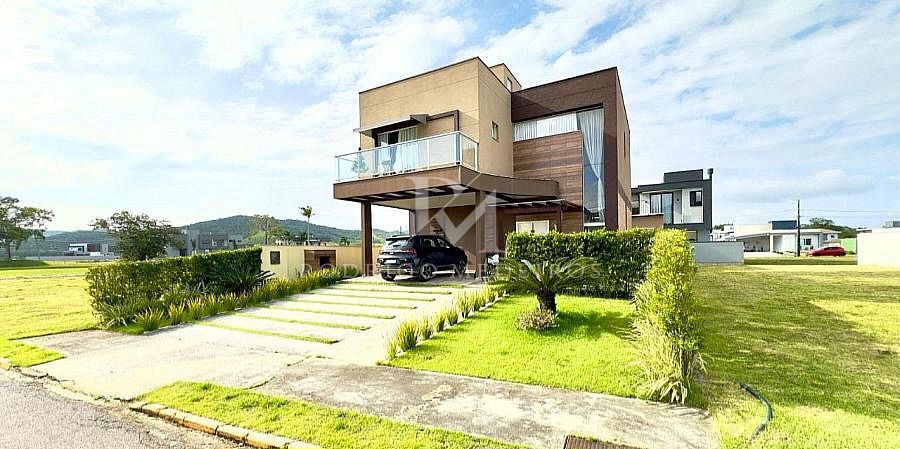 Casa 3 Dormitórios (2 Suítes), Piscina - Camboriú /SC