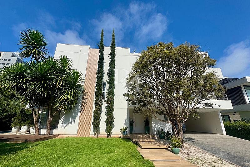 Casa 4 Dormitórios (3 Suítes), Mobiliado - Itajaí/SC